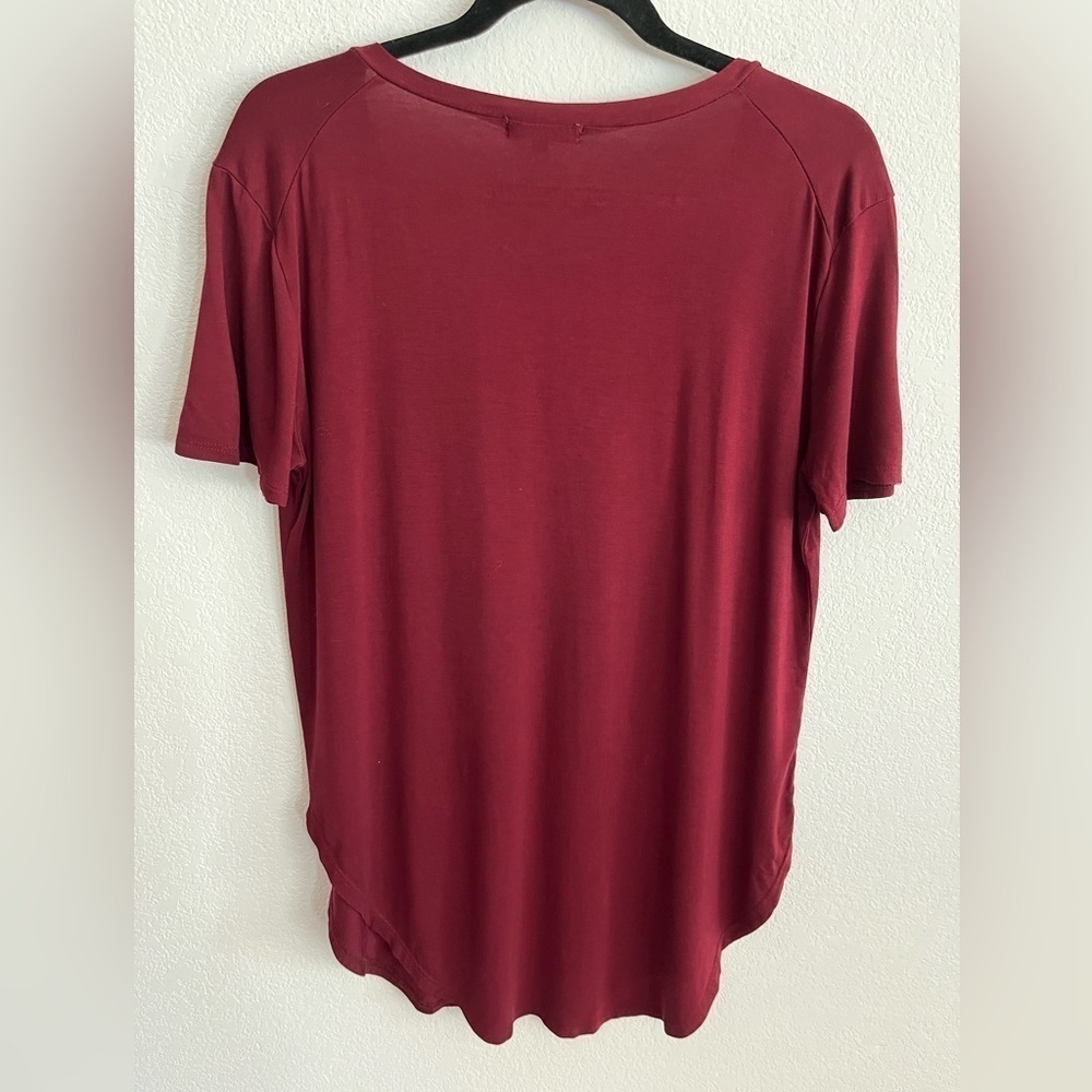 Emma’s Closet Basic V Neck Tee - Picture 2 of 3
